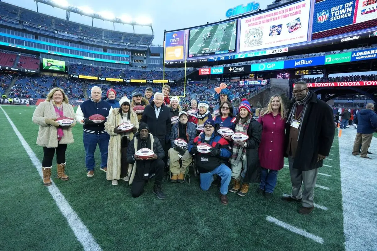 Patriots Present Patriots Difference Maker of the Week Award to Steve Wong – Horizons PAL Volunteer