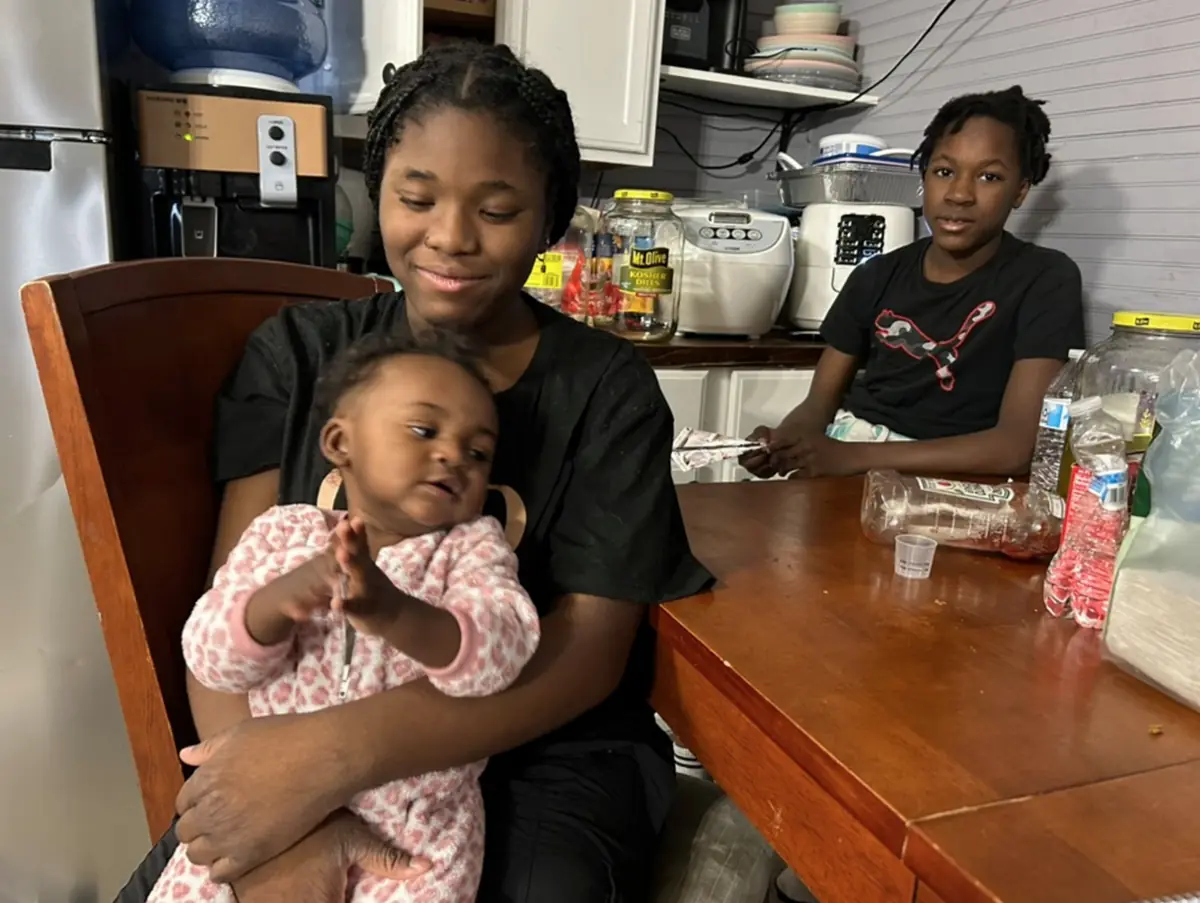 The Guardian – She’s 14 and she’s moved 26 times. The US housing crisis has families like hers ‘running in place’